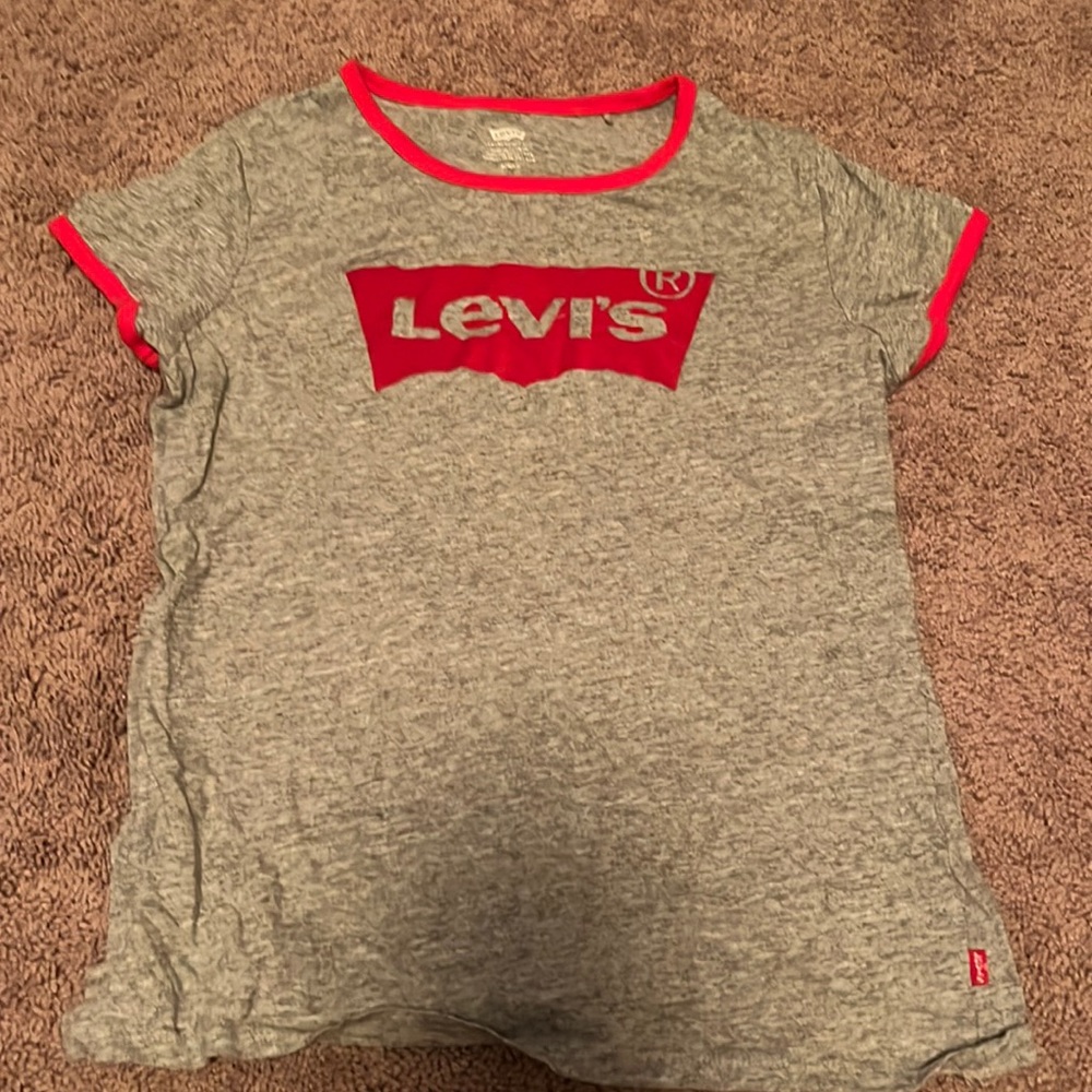 Levi’s t shirt